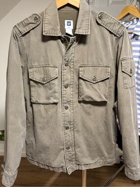 GAP army green cargo utility jacket with epaulettes, size small